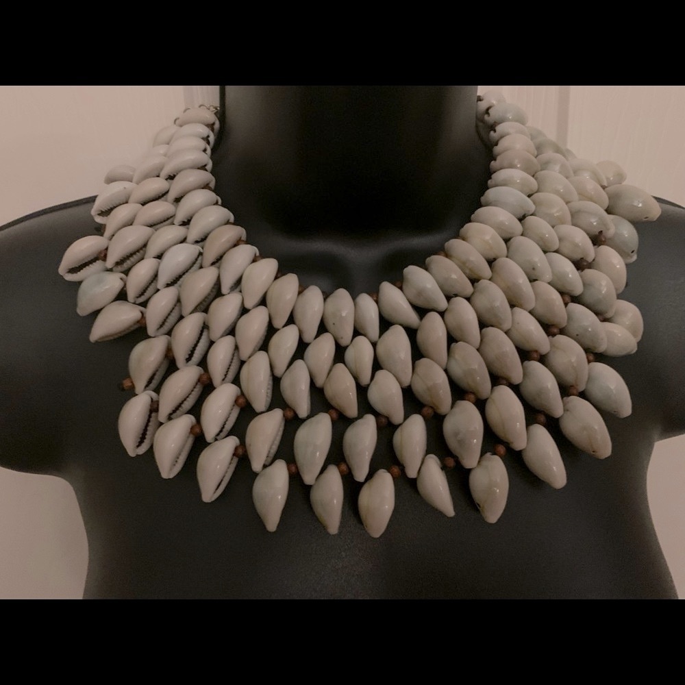 Shell necklace-Natasha-Cowrie-conch natural shells-16” length-STUNNING-Brand New - Picture 8 of 10